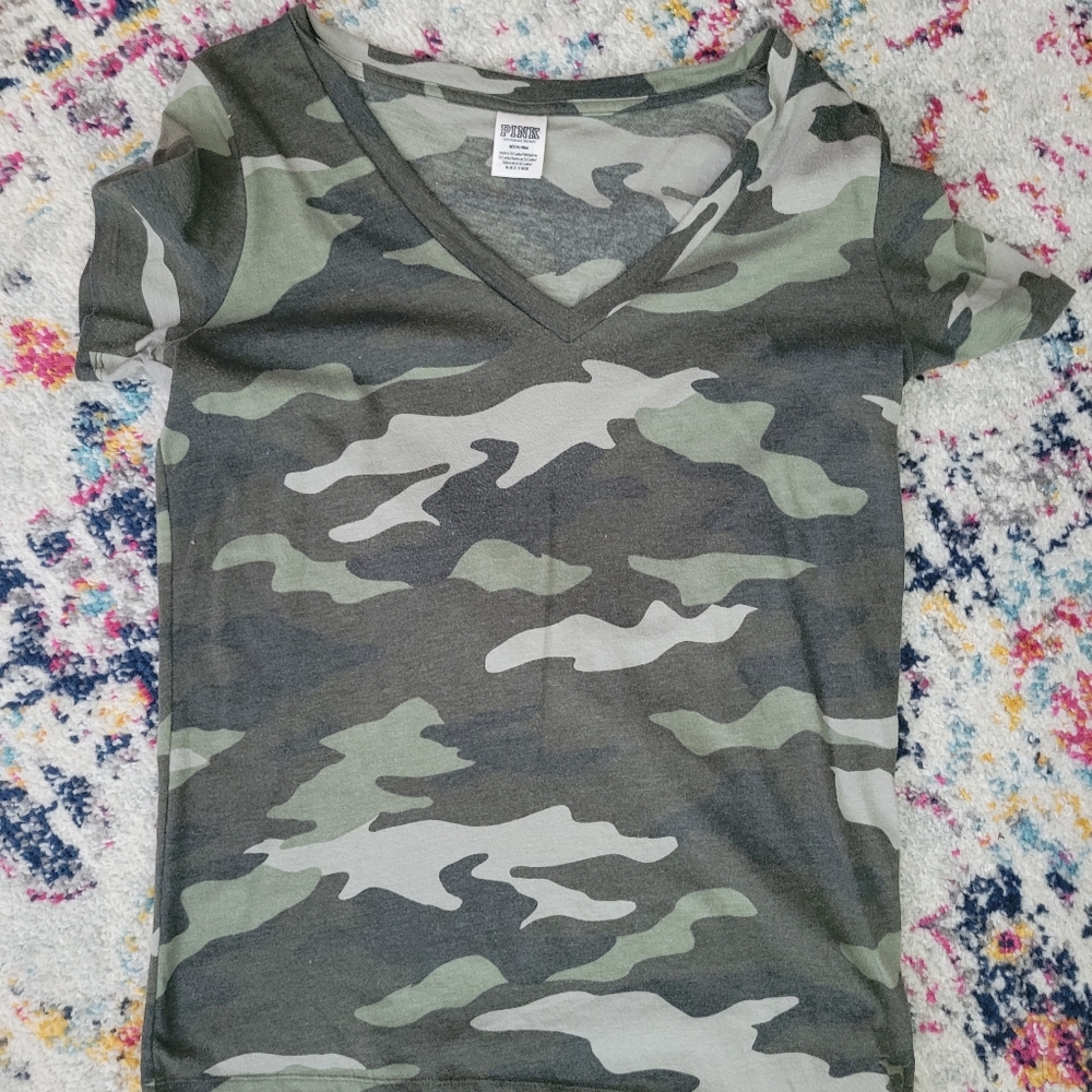 VS PINK V-neck CAMO t- shirt